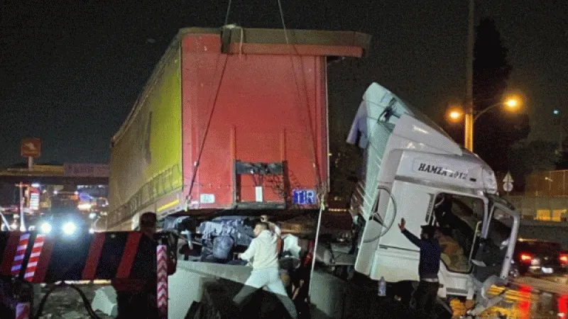 Beton bariyerlere çarptı burnu bile kanamadı