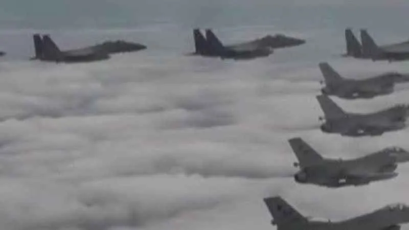 ABD'nin F-16'sı denize düştü