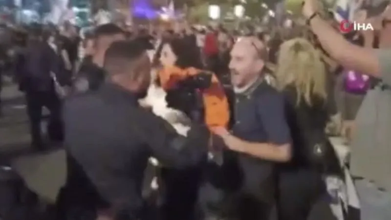 Tel Aviv’de 80 bin kişi Netanyahu hükümetine karşı toplandı