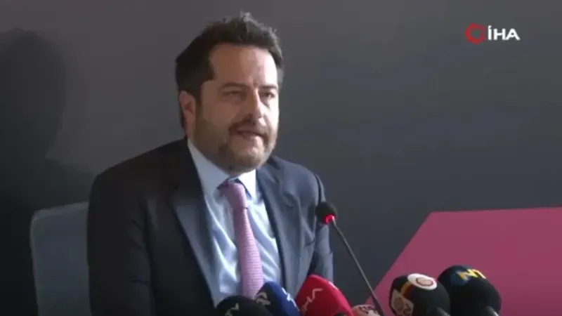 Galatasaray Sportif AŞ Başkan Vekili Erden Timur, görevinden ayrıldığını açıkladı