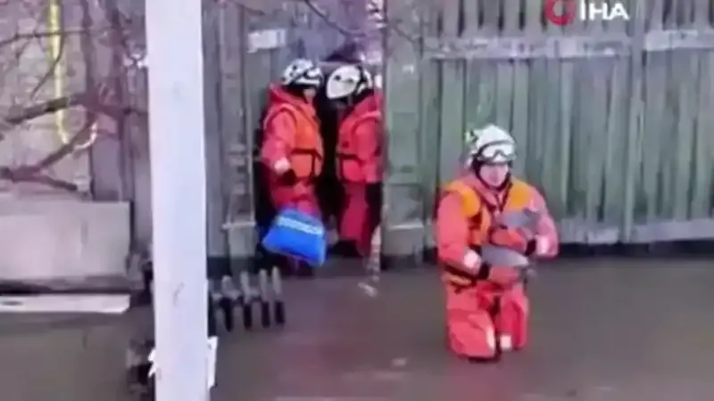 Rusya’da baraj kısmen yıkıldı, 2 bin 400’den fazla ev sular altına kaldı