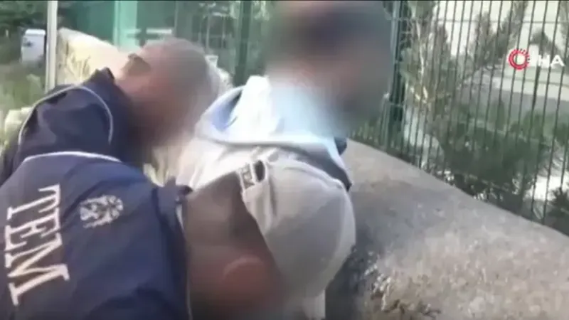 Bakan Yerlikaya: “17 ilde FETÖ’ye yönelik düzenlenen ‘Kıskaç-19’ operasyonlarında 72 şüpheli yakalandı”