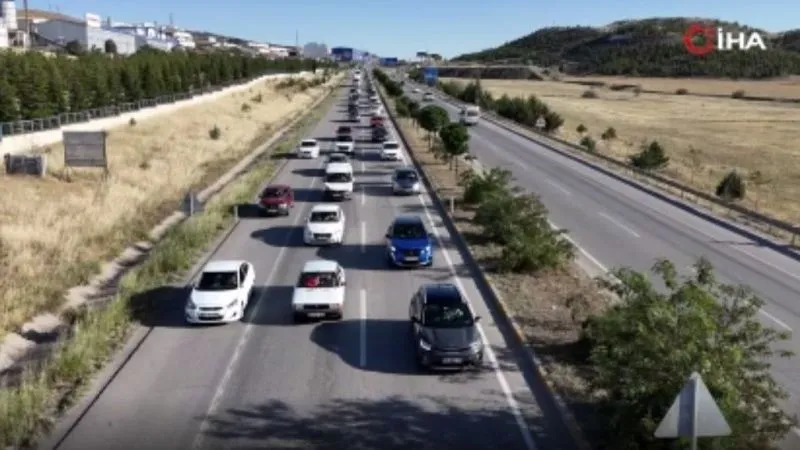 Tatilcilerin dönüş yolcuğu devam ediyor, 43 ilin geçiş güzergahında sıkı denetim