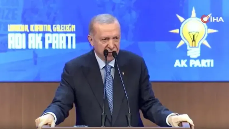 AK Parti’ye 2 milletvekili ve 13 belediye başkanı katıldı