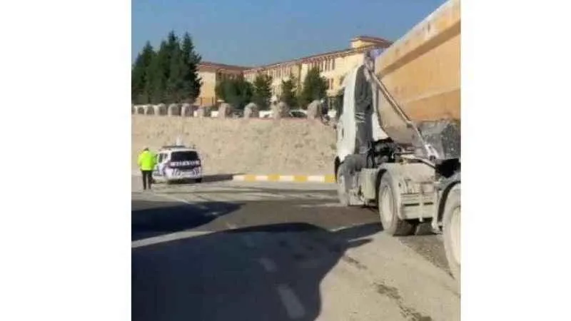 Araçların üzerine çimento döken sürücüye 4 bin 559 TL ceza