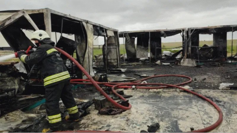 İşçilerin kaldığı konteyner küle döndü