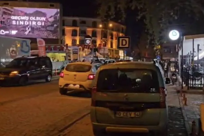 Sındırgı'da deprem paniği