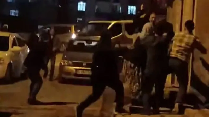 İstanbul’da çocukların kavgasına aileler dahil oldu!