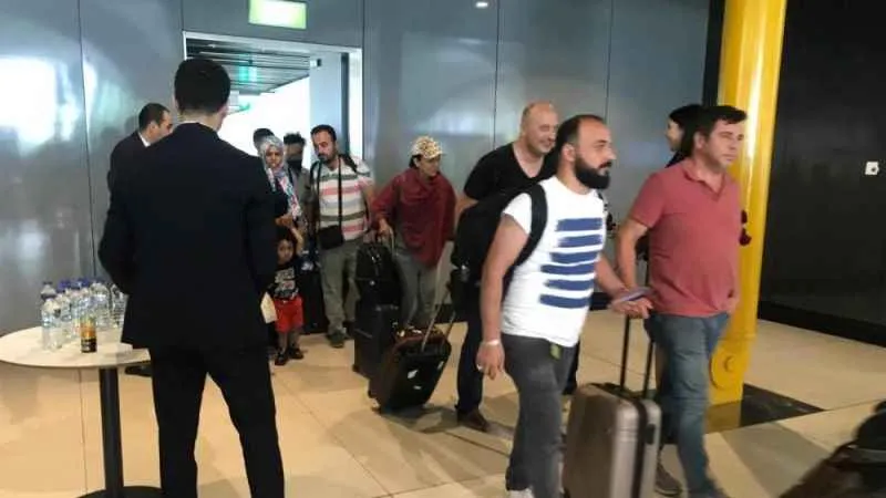 301 kişilik ilk kafile yurda ulaştı