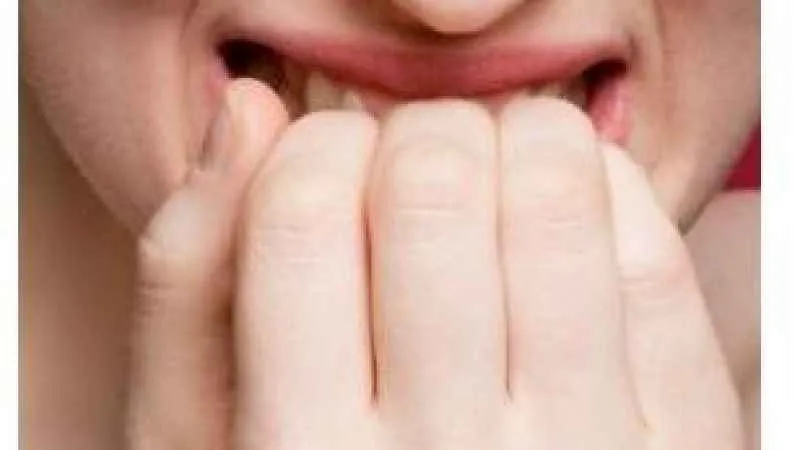 Tırnak yeme alışkanlığı neden olur?