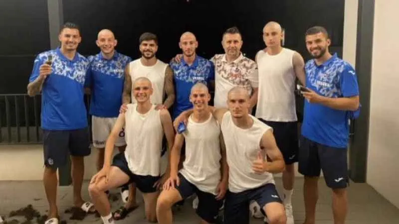 Trabzonspor’da genç oyuncuların saçları sıfıra vuruldu