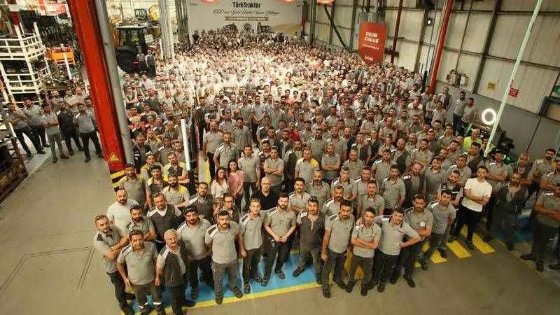 TürkTraktör’den 1000. yerli kazıcı yükleyici üretimi