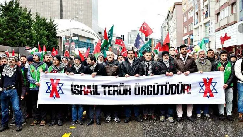 On binler Ümraniye'de Şehitler ve Filistin için yürüdü