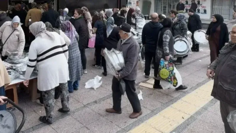 Uygun fiyat için birbirlerini ezdiler!