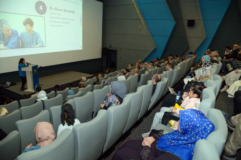 Velilere Yönelik Eğitim Semineri Düzenlendi