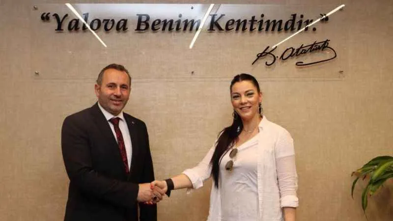 Rock Star Barış Gülay, Başkan Tutuk'la el şıkıştı