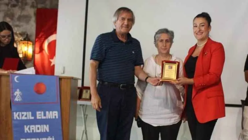 Masalcı Şair Anne'ye ödül