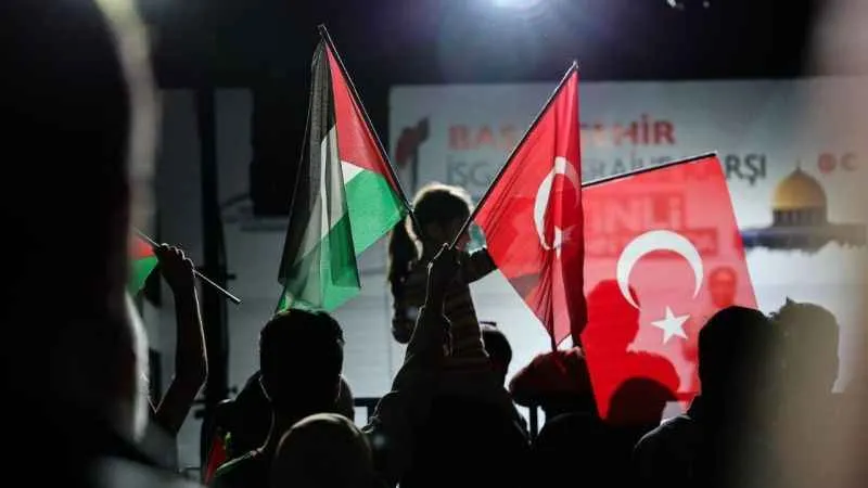 Başakşehir'de Filistin'e destek mitingine yoğun ilgi