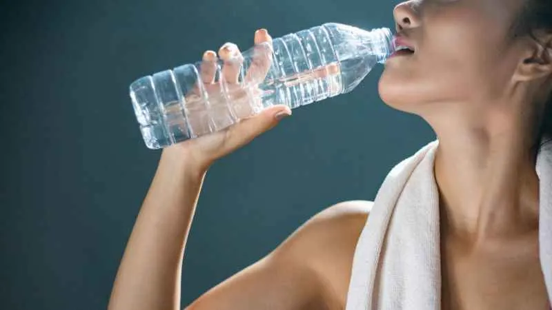Günde en az 8 bardak su içilmeli