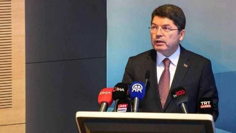 Bakan Tunç: "Aynı yolu izlerse eğer DEM Parti, o zaman aynı muameleyle karşılaşır"