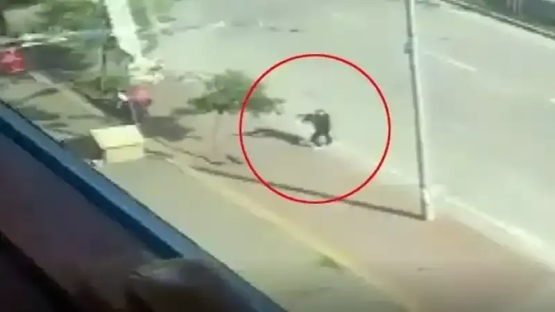 AK PARTİYE SİLAHLI SALDIRI