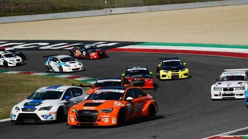 Genç yetenek Zekai Özen İtalya sezonuna tam gaz devam ediyor